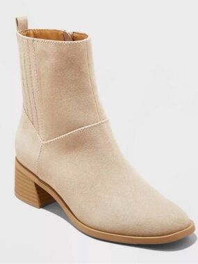 Universal Threads Women’s Suede Ankle Boot in taupe